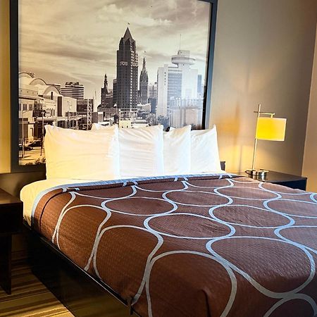 Delavan Inn And Suites Екстериор снимка