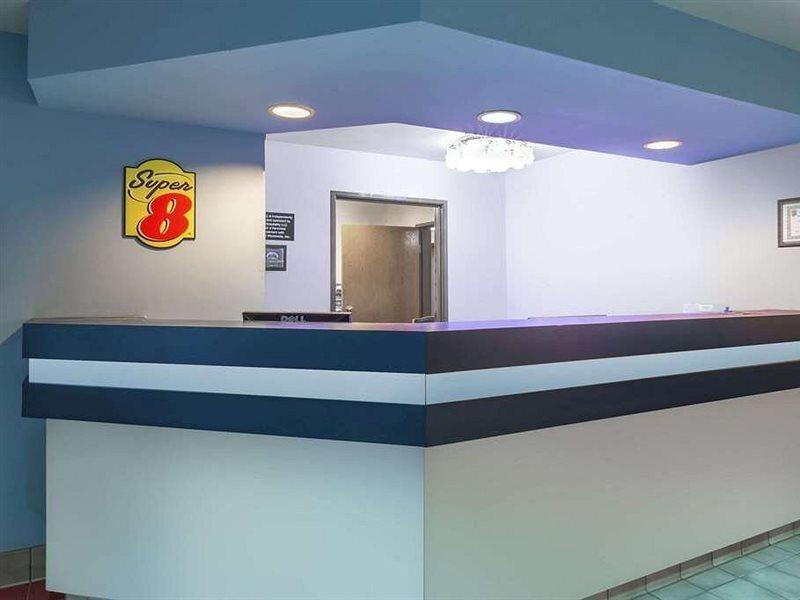 Delavan Inn And Suites Екстериор снимка