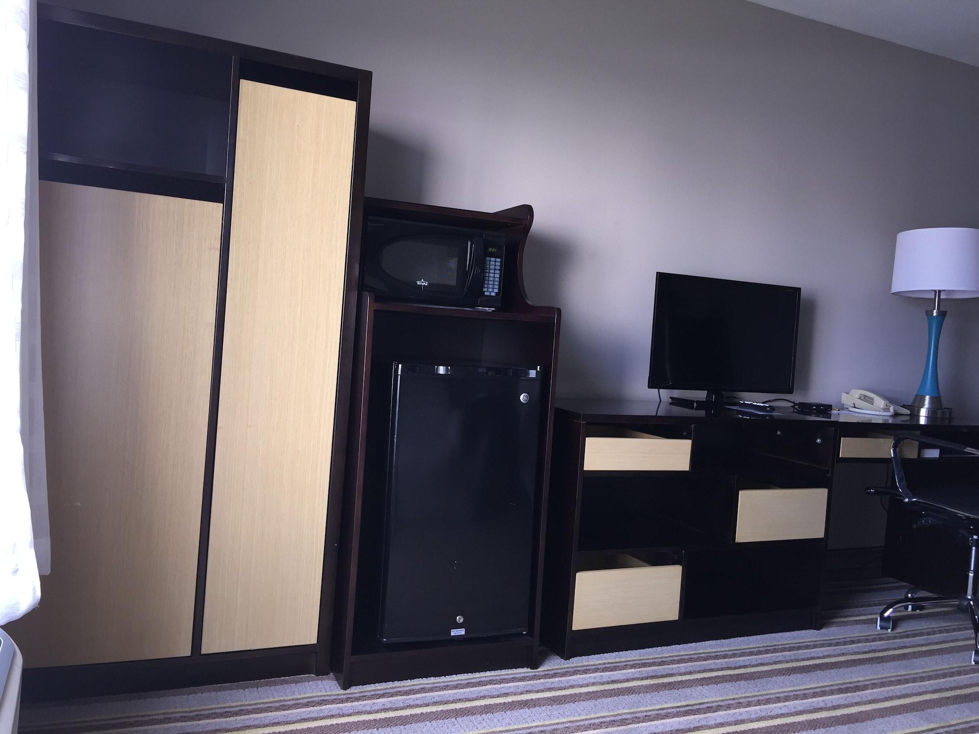 Delavan Inn And Suites Екстериор снимка