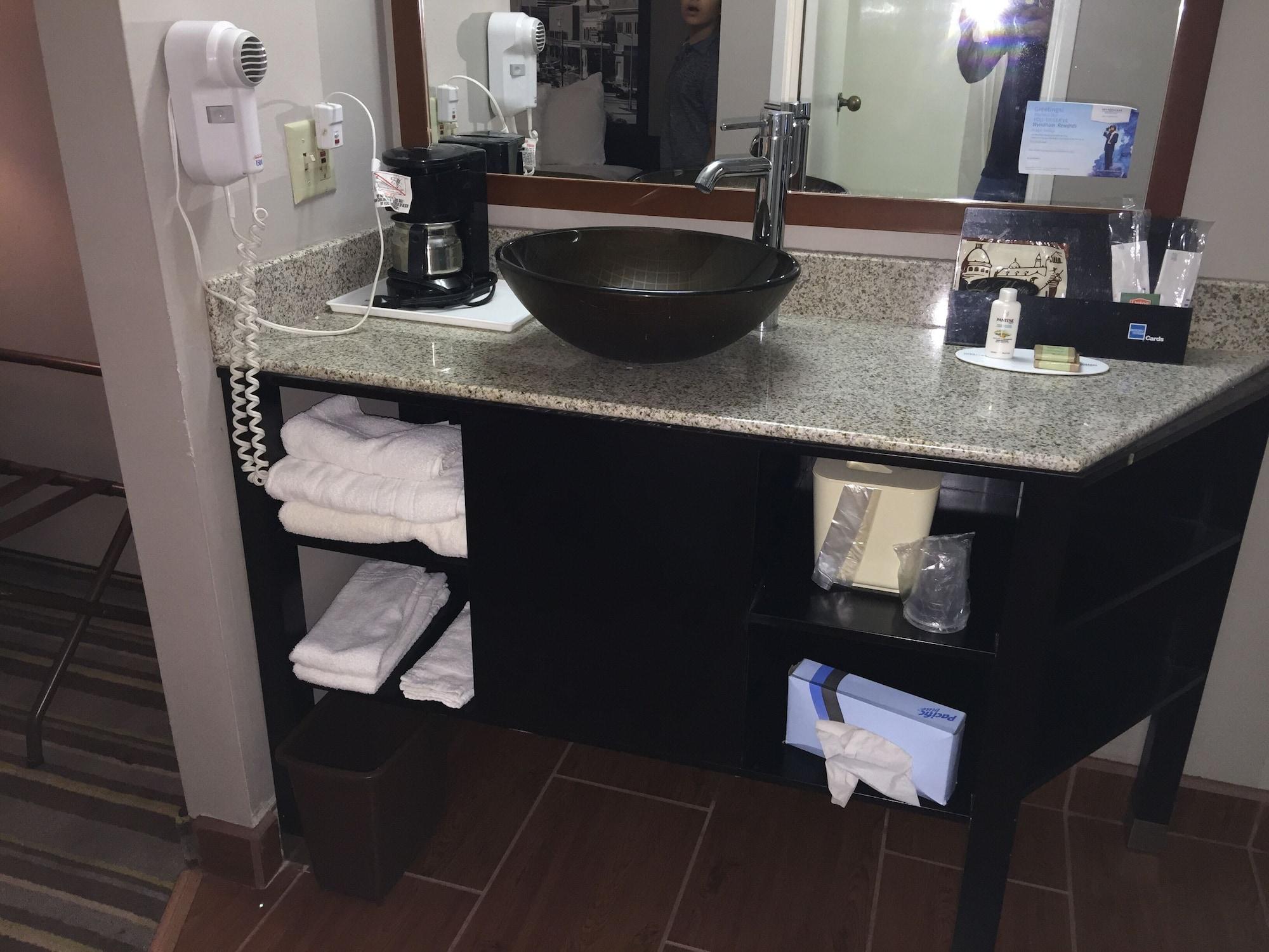 Delavan Inn And Suites Екстериор снимка