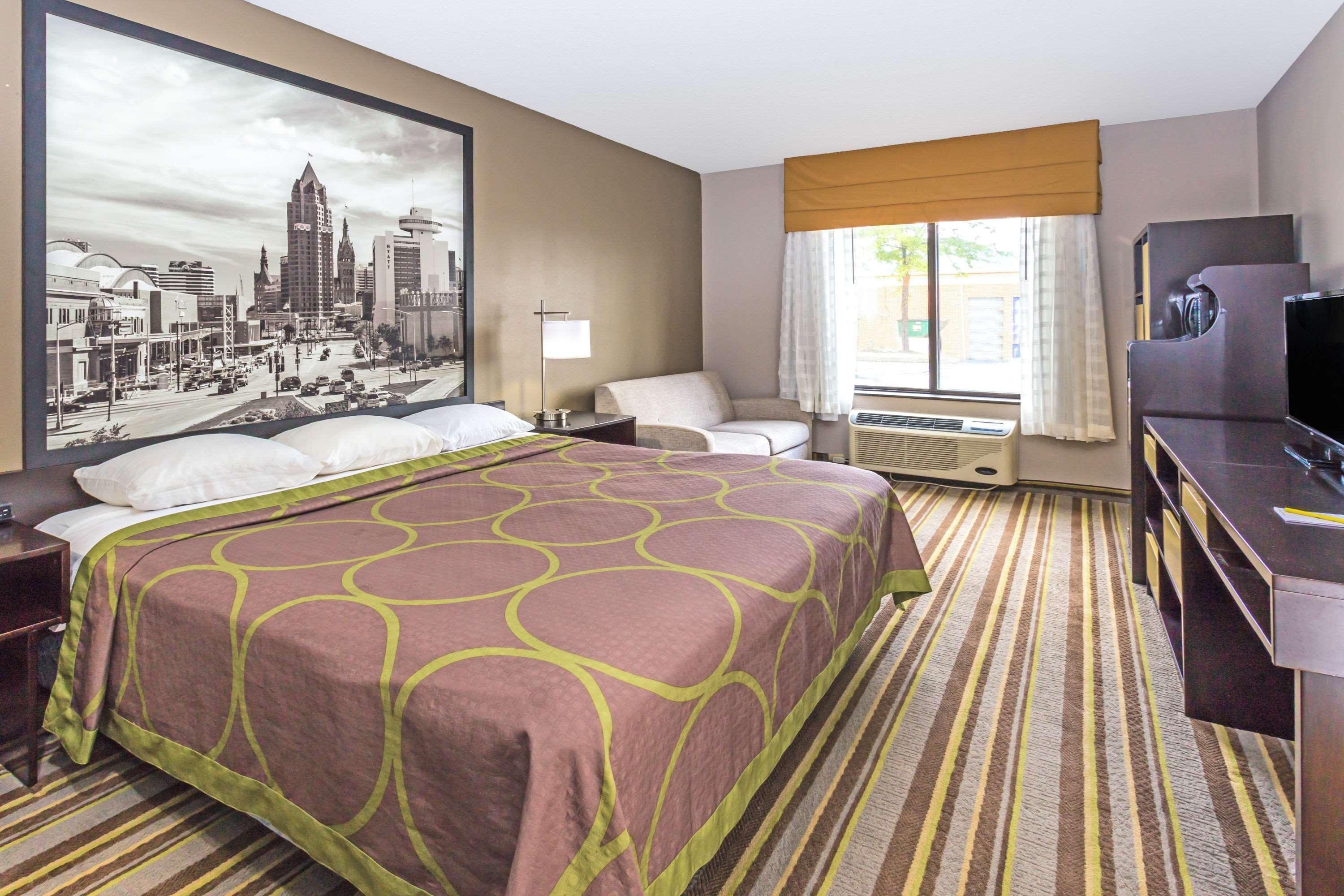Delavan Inn And Suites Екстериор снимка