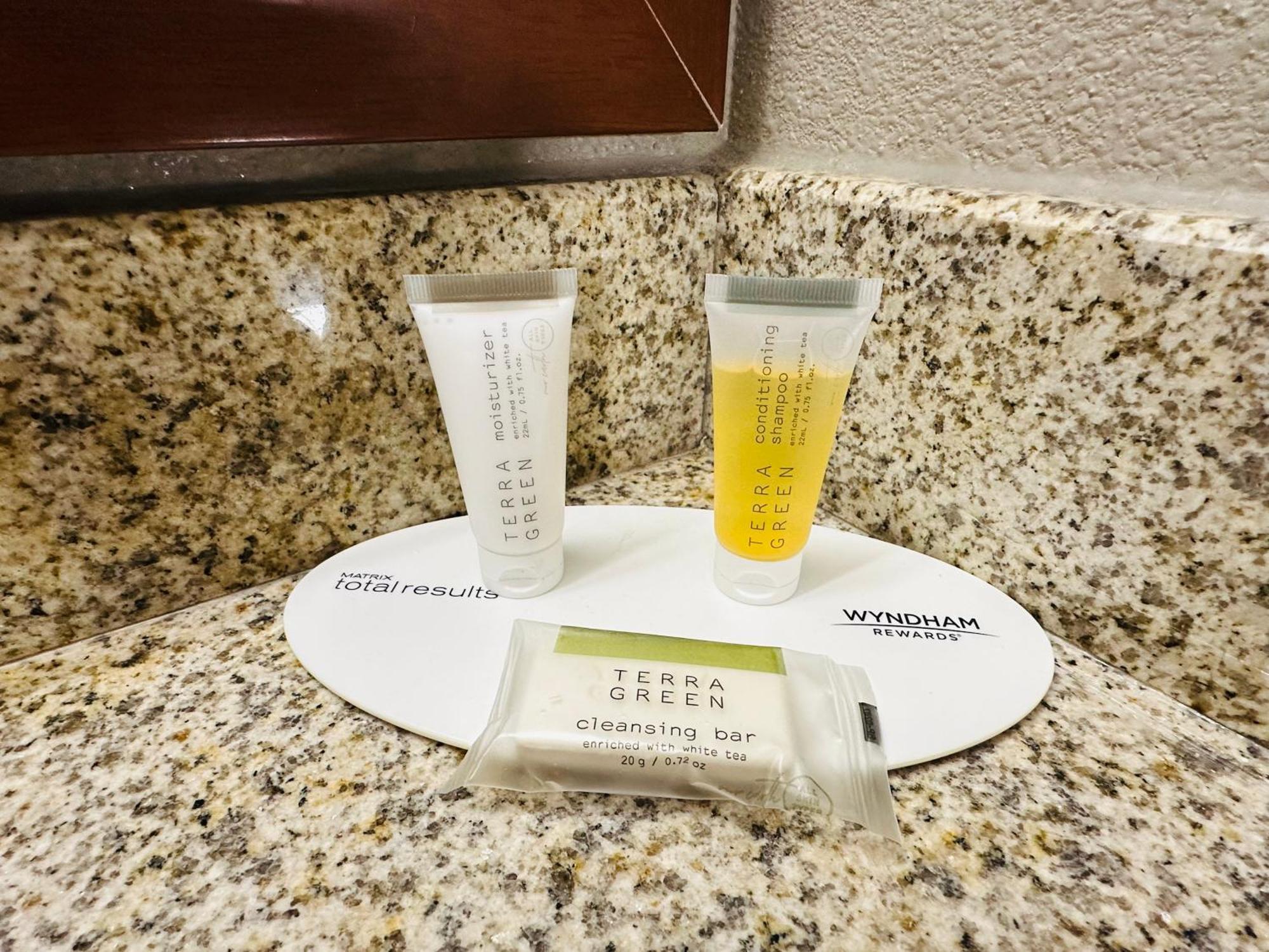 Delavan Inn And Suites Екстериор снимка