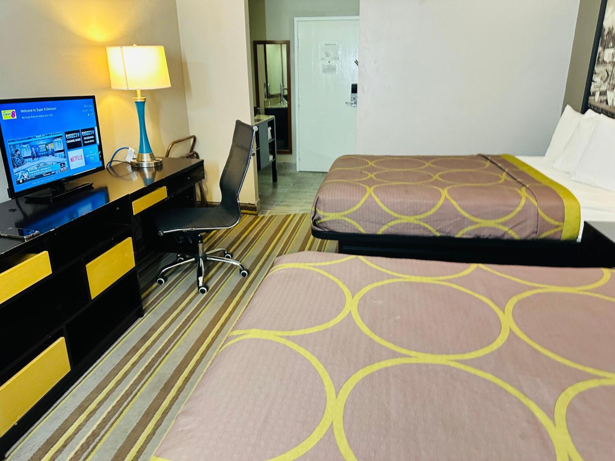 Delavan Inn And Suites Екстериор снимка
