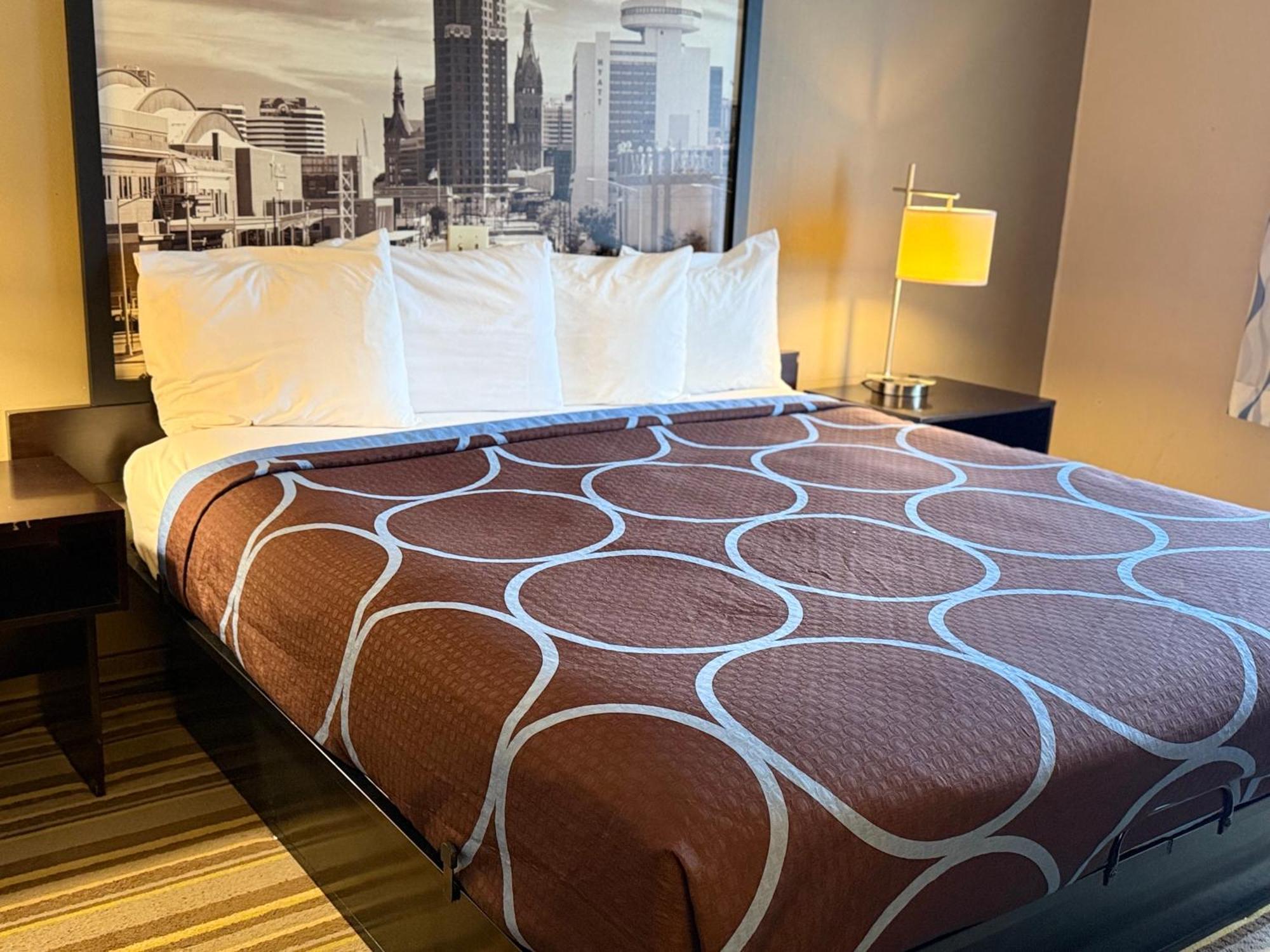 Delavan Inn And Suites Екстериор снимка